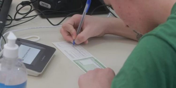 Ceará amplia número de jovens de 16 e 17 anos aptos a votar; conheça o perfil do eleitor