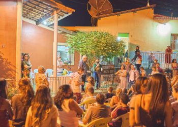 Rua cheia durante a Feira Literária de Mangabeira (Fliman) (Foto: Reprodução)