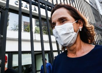 Izolda Cela recebeu apenas 29 votos na disputa interna do PDT; Roberto Cláudio conseguiu 55 (Foto: Thiago Gadelha)