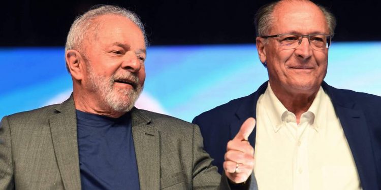 Chapa Lula-Alckmin é oficializada em convenção do PT para disputar eleição à Presidência