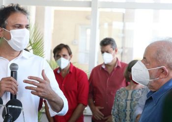 Lula com Camilo Santana durante visita do ex-presidente ao Ceará em agosto de 2021 (Foto: Kid Junior)