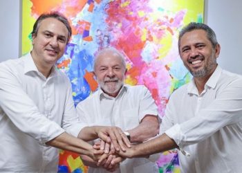 Camilo Santana confirma: Elmano Freitas é o pré-candidato do PT ao Governo do Ceará