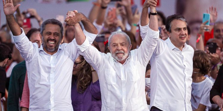 Lula chama Bolsonaro de troglodita e diz que ataques são medo de surra nas urnas