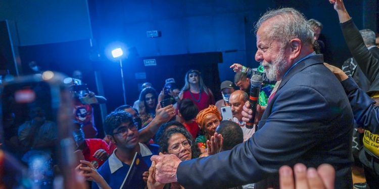 Datafolha: Lula tem 52% dos votos válidos e poderia vencer no 1º turno