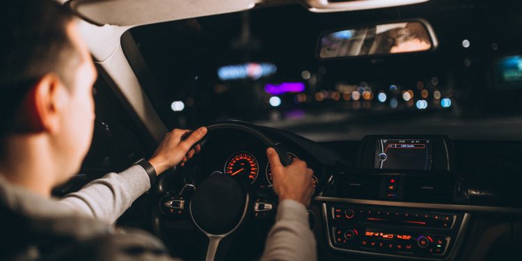 Auxílio taxista: pagamento será de até R$ 2.000; veja regras e quando começa