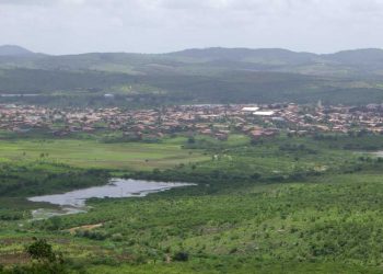 A criança, que morava no município de Pedra Branca, recebeu a descarga elétrica quando tentou ligar um fio na tomada, segundo a Secretaria da Segurança (Foto: Reprodução)
