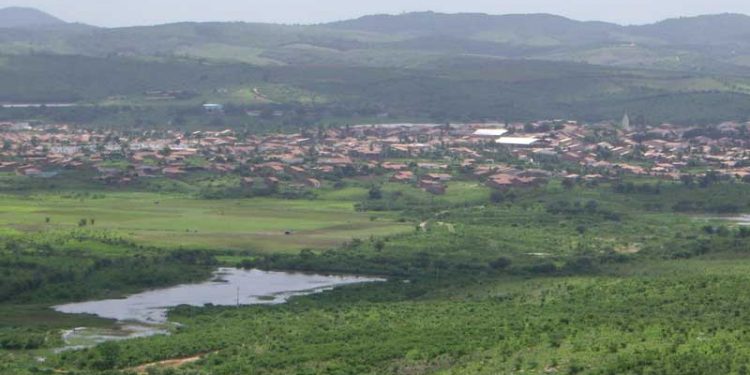 Garoto de 5 anos morre vítima de choque elétrico ao tentar ligar fio em tomada no interior do Ceará