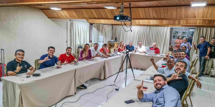 PT cancela reunião que definiria candidatura ao Governo do CE para Camilo se reunir com lideranças