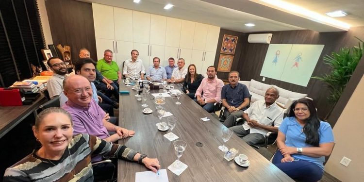 Partidos PT, PP, MDB, PSDB, PCdoB e PV anunciam que vão se unir em estratégia eleitoral no Ceará