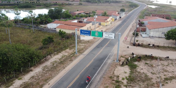 Governo do Ceará amplia infraestrutura viária do Vale do Jaguaribe com pavimentação da CE-522 em Russas