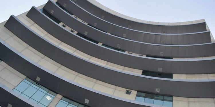 TCE abre inscrições com bolsa de R$ 2 mil para estagiários de pós-graduação