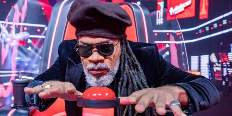 Globo tira Carlinhos Brown do The Voice; saiba quem o substitui
