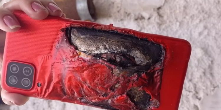 Celular explode enquanto criança de 6 anos assistia vídeo no interior do Ceará