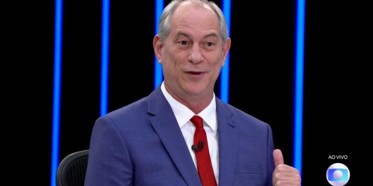 Ciro Gomes diz que atual modelo de governo é certeza de crise eterna e propõe plebiscitos