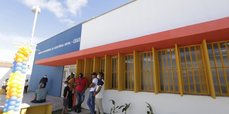 Governo do Ceará entrega Centro de Referência de Assistência Social em Santana do Cariri