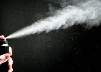 “Desafio do desodorante”: veja como prevenir que crianças e adolescentes participem de desafios perigosos nas redes sociais