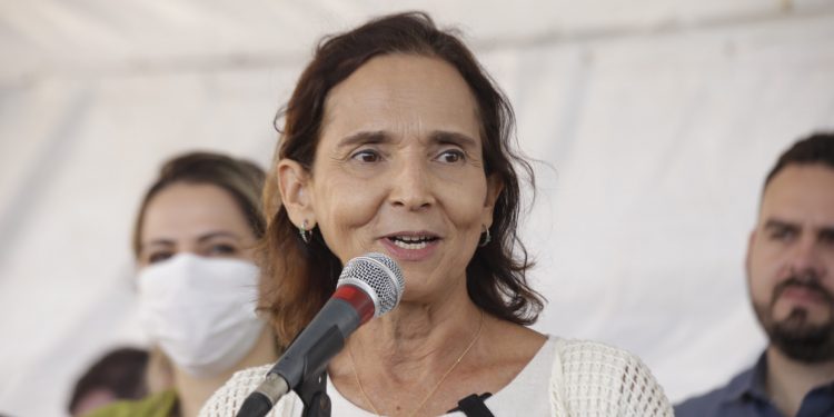 Governo do Ceará entrega Centro de Referência de Assistência Social em Santana do Cariri