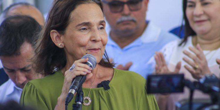 Ipespe Ceará: Izolda Cela é aprovada por 45% dos cearenses