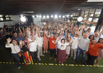 Governadora Izolda Cela sanciona lei que garante novo piso salarial aos agentes de saúde do Ceará