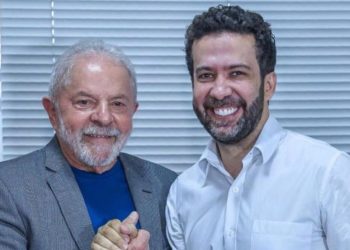 André Janones desiste de candidatura e decide apoiar Lula