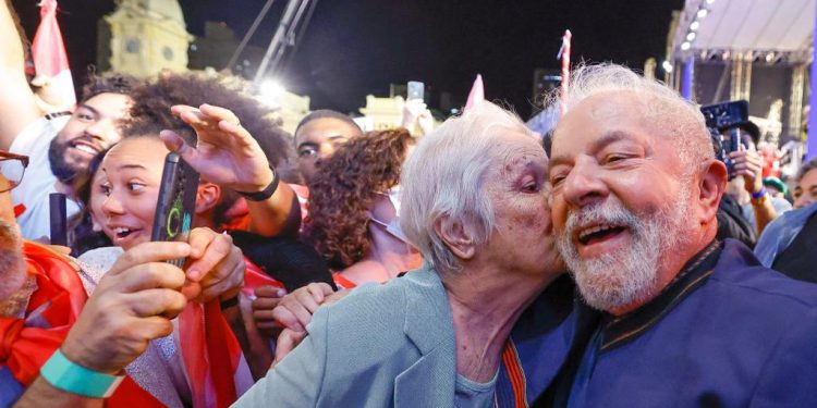 Datafolha: para 54%, Lula é o mais preparado para combater pobreza