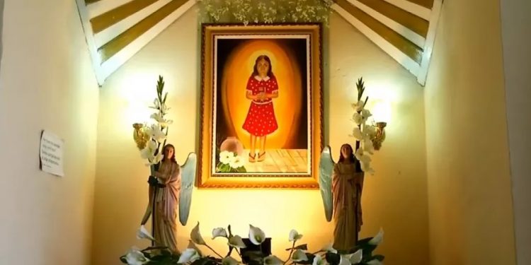 Reconstrução facial e estátua da futura beata Menina Benigna são apresentadas no Crato; veja fotos