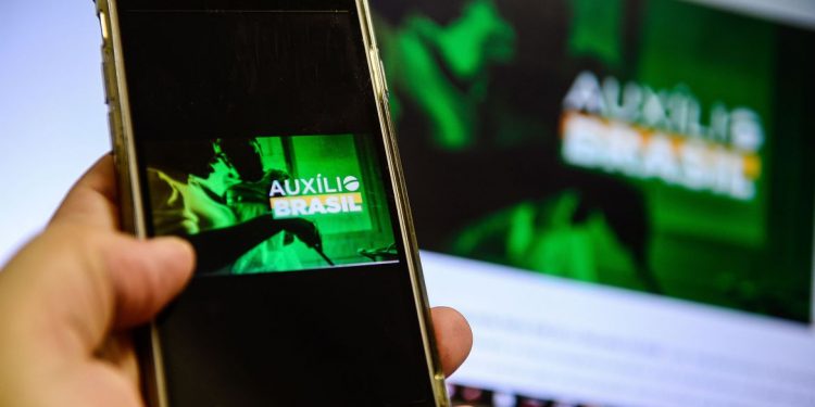 Caixa começa a pagar parcela de setembro do Auxílio Brasil