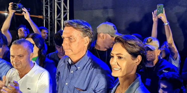 Auxílio, consignado e Michelle: as apostas de Bolsonaro que não funcionaram