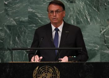 O presidente brasileiro Jair Bolsonaro discursa durante a 77ª Assembleia-Geral da ONU, em Nova York (Foto: Brendan McDermid/Reuters)