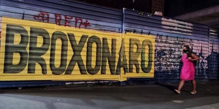 Por que estamos no prego, com tanta brocha? – Por J. Flávio Vieira