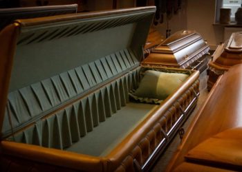 Por que membros da realeza são enterrados em caixões de chumbo?