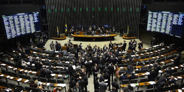 Quanto ganham os políticos eleitos do Brasil?
