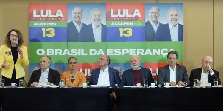 Candidatos a presidente em eleições passadas reunidos com Lula em São Paulo (Foto: Reprodução/YouTube Lula)