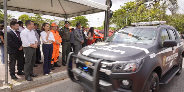 Forças de Segurança recebem novas viaturas para reforçar ações policiais e de busca e salvamento no Ceará