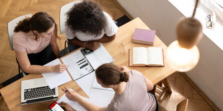 Dívidas com o Fies podem ser renegociadas com descontos de até 99%; saiba como aderir