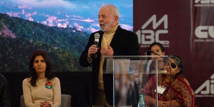 Lula diz que Bolsonaro não tem coragem para fazer comício, só motociata