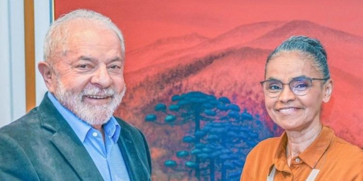 Marina Silva fecha apoio a Lula em encontro