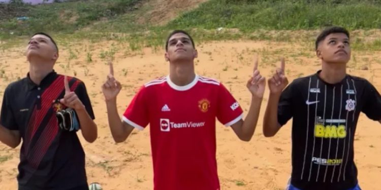 Luva de Pedreiro apaga vídeo em que anunciava fim de carreira e posta nova foto em rede social: ‘vamos voltar mais fortes’