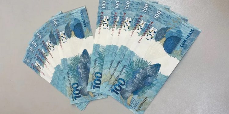 Mecânico é preso ao receber encomenda dos Correios com mil reais em cédulas falsas em Crateús