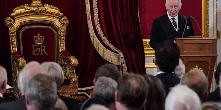 Charles 3º é proclamado rei dos britânicos