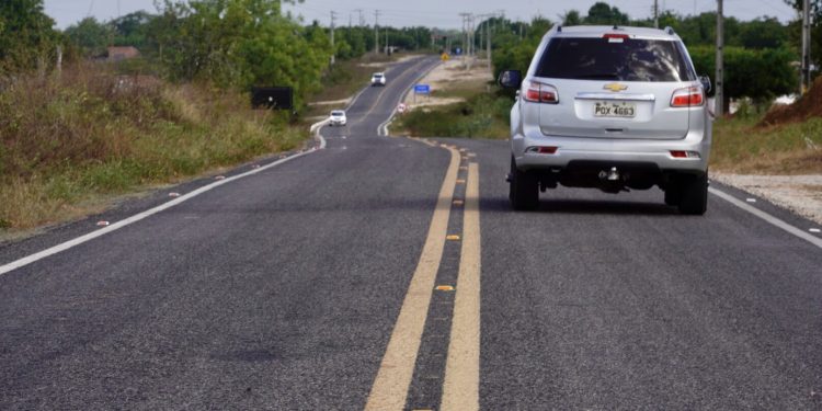Estrada em Limoeiro do Norte auxilia de comunidades e acesso à sede do município