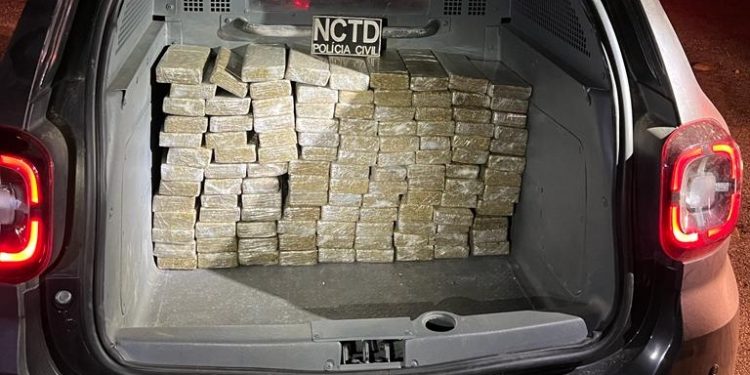 Polícia Civil apreende 100 quilos de maconha em Barbalha; mulher é presa