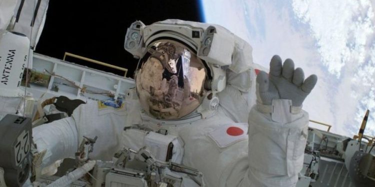 Idosa leva golpe e perde R$ 160 mil ao ‘ajudar’ astronauta a voltar à Terra