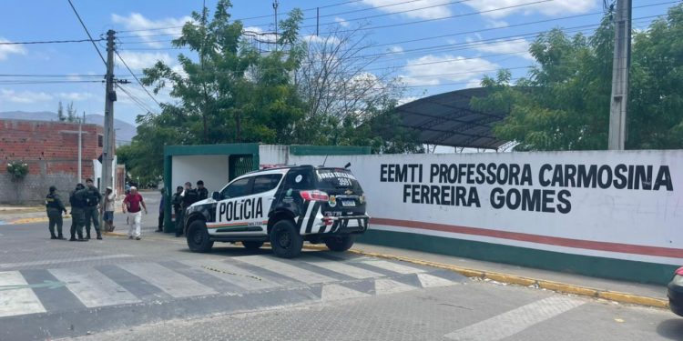 Aluno baleado na cabeça em ataque dentro de escola em Sobral está intubado e em estado grave