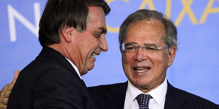 Plano de Guedes acaba com correção da aposentadoria e salário mínimo pela inflação