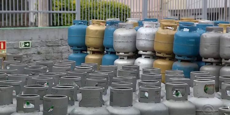 Vale-gás: depósitos da parcela de outubro no valor de R$ 112 já tiveram início; veja calendário