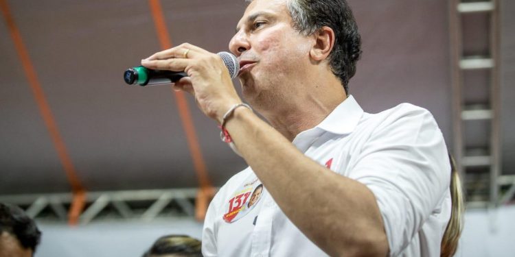 Camilo Santana dedica vitória à Izolda Cela e diz que ‘a humildade venceu a prepotência no Ceará’
