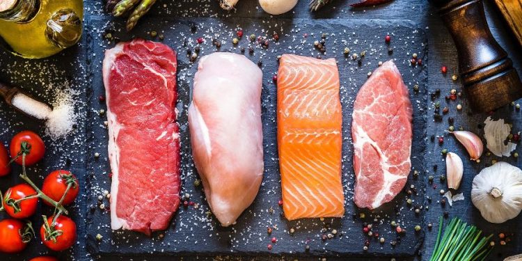 Por que podemos comer peixe cru, mas carne de boi, porco e frango, não?