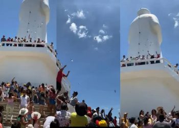 Homem joga cédulas de dinheiro aos pés da estátua de Padre Cícero, em Juazeiro do Norte (Foto: Reprodução/Camila Alida)