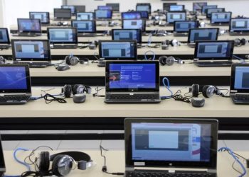 Enem digital era aplicado em salas com computadores, como os mostrados na foto (Foto: Milca de Oliveira)